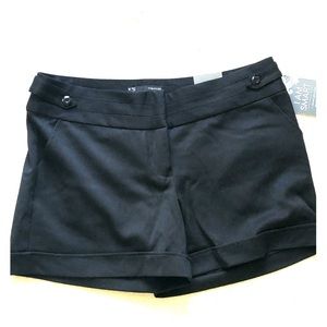 Sz7/8 NWT Maurices black shorts